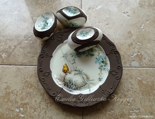 Lenyűgöző húsvéti porcelán hatású tál és tojás készítése dekupázs technikával10
