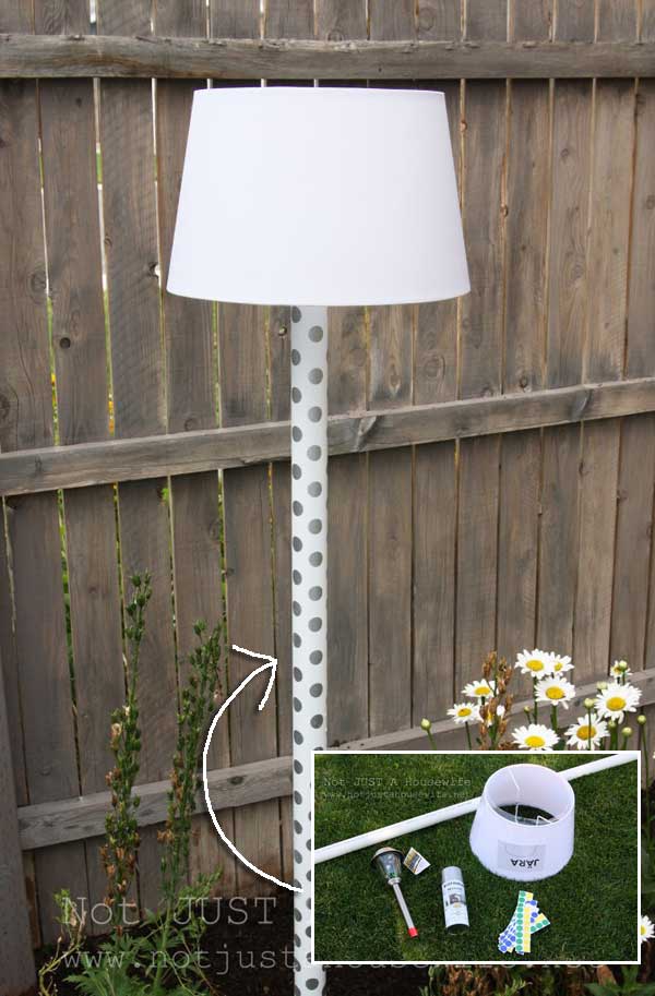 20. Ragasszunk le egy PVC csövet lyukacsos ön tapadó papírral, majd fessük le. A papír eltávolítása után, klassz kis kültéri napelemes lámpát készíthetünk