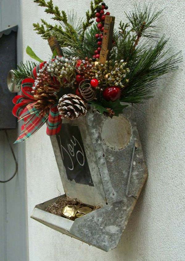 23. Karácsonyi díszes madáretető