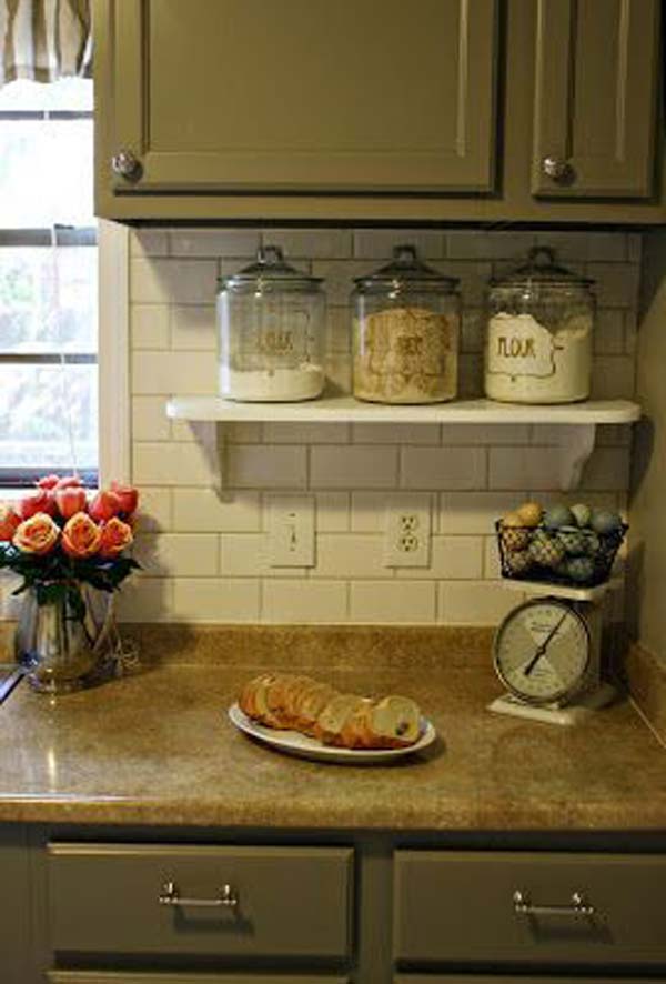 9. A könnyebb elérhetőség érdekében használjunk fűszertartó polcokat