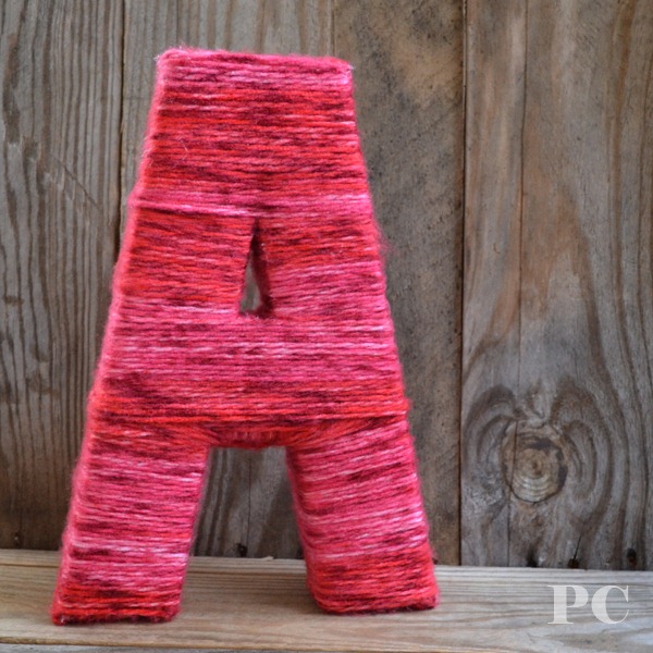 15. Fonállal csomagolt kezdőbetű